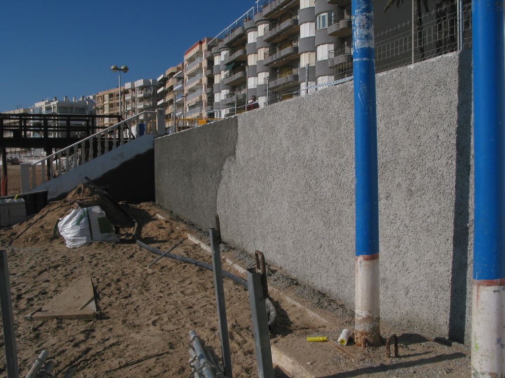 Obra de emergencia para reparar los daños producidos por el temporal de diciembre de 2014 en la playa de Los Locos